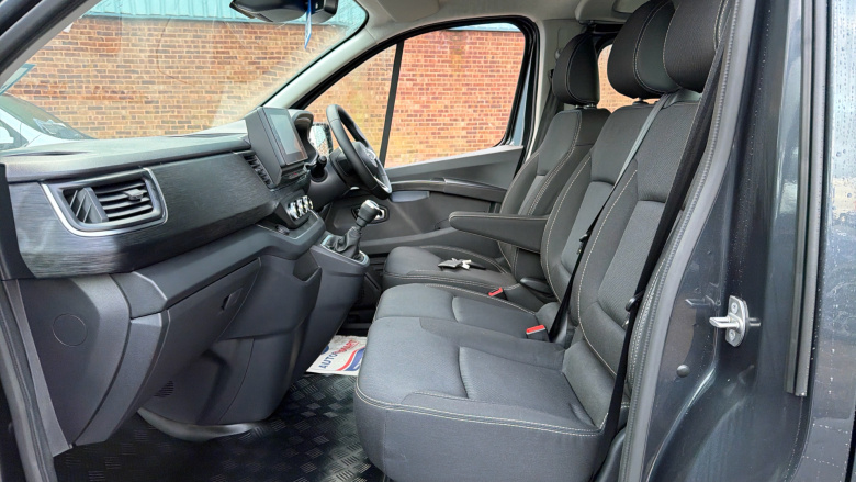 Nissan Primastar 30 L2 Diesel 2.0 dCi 130ps H1 Tekna Crew Van